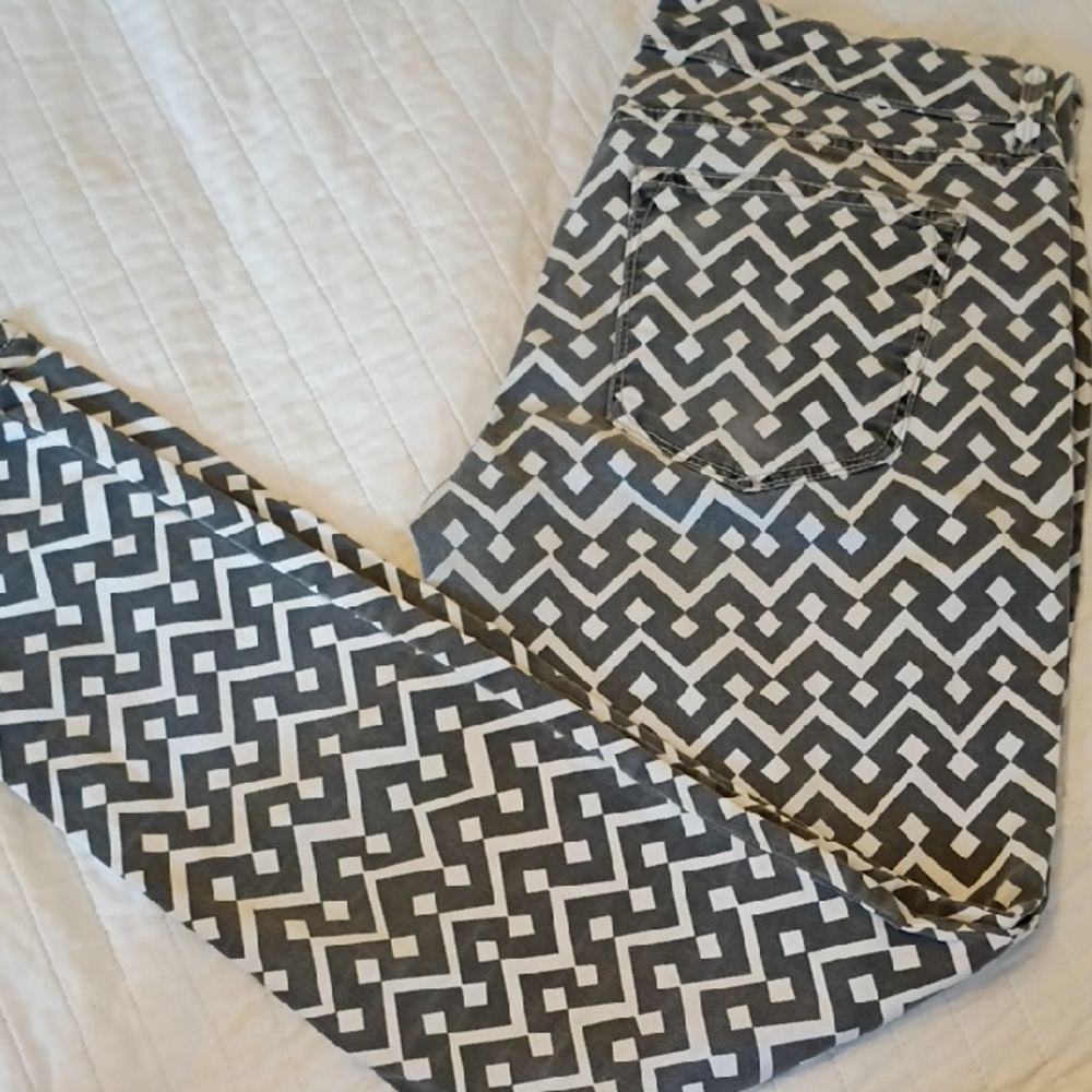 GAP Gray and White Patterned Legging Jeans ✨ Size 27